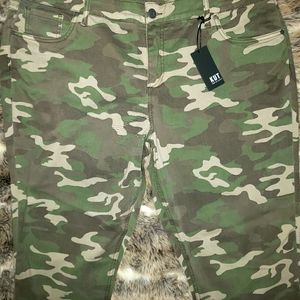 NWT Mia Toothpick Skinny Camo Jeans